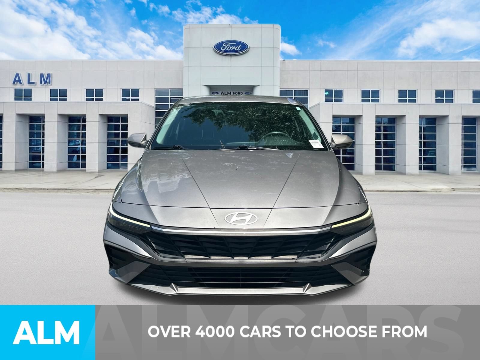 Used 2024 Hyundai Elantra SEL FWD image 2