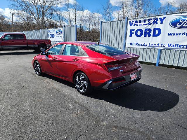 Used 2025 Hyundai Elantra Limited FWD image 3
