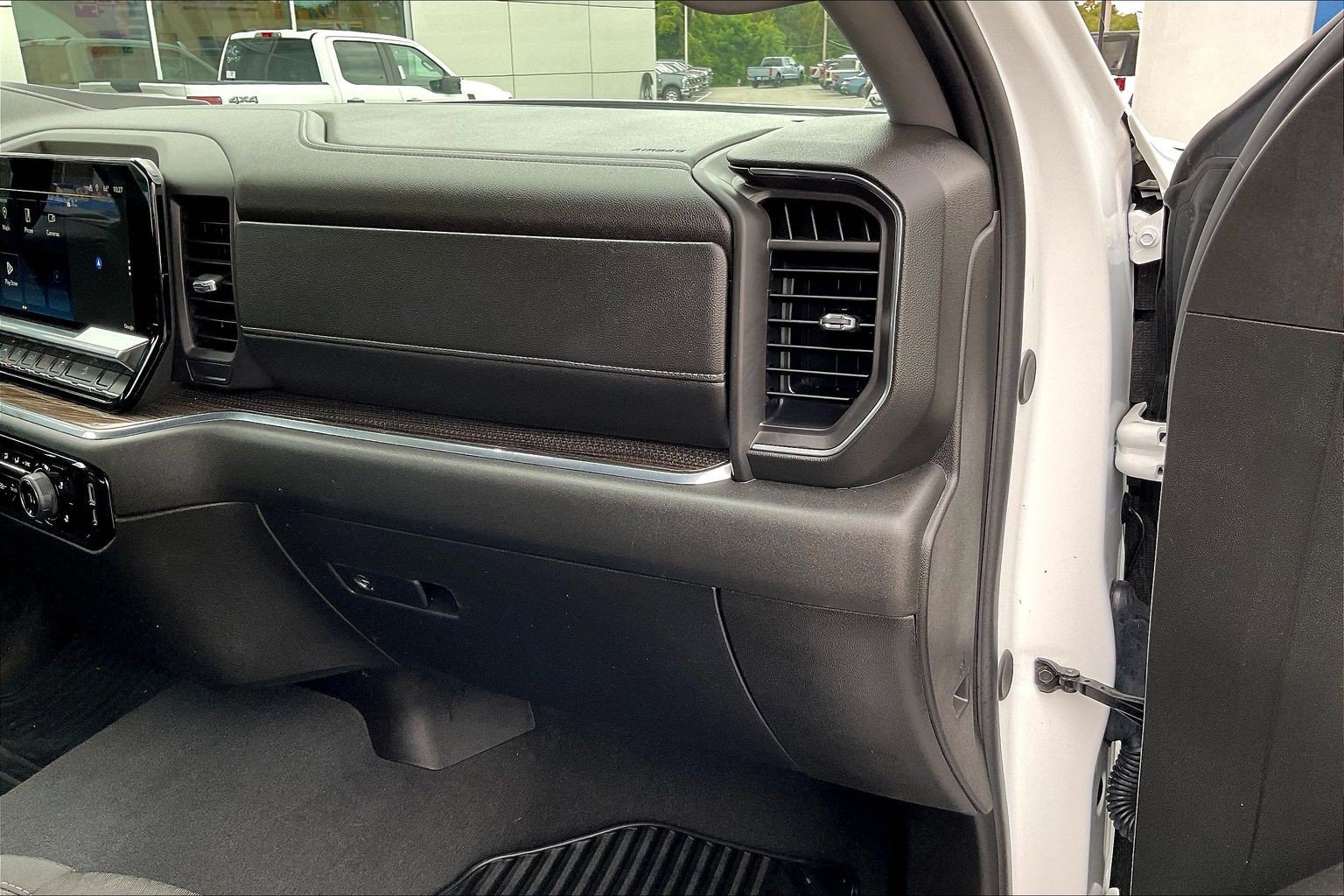 Used 2024 Chevrolet Silverado 1500 RST w/ Z71 Off-Road Package AWD/4WD image 16