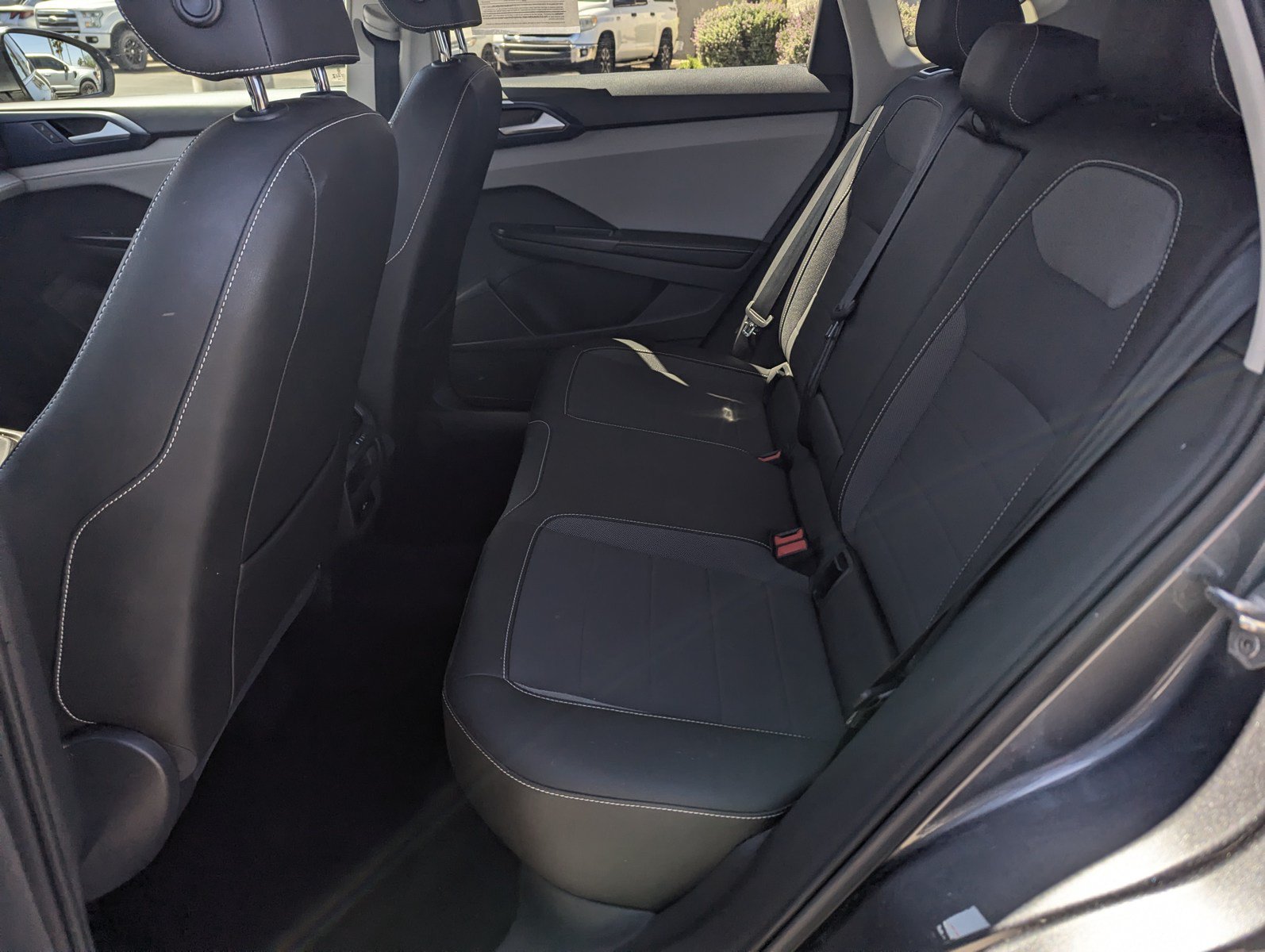 Used 2024 Volkswagen Taos SE FWD image 8