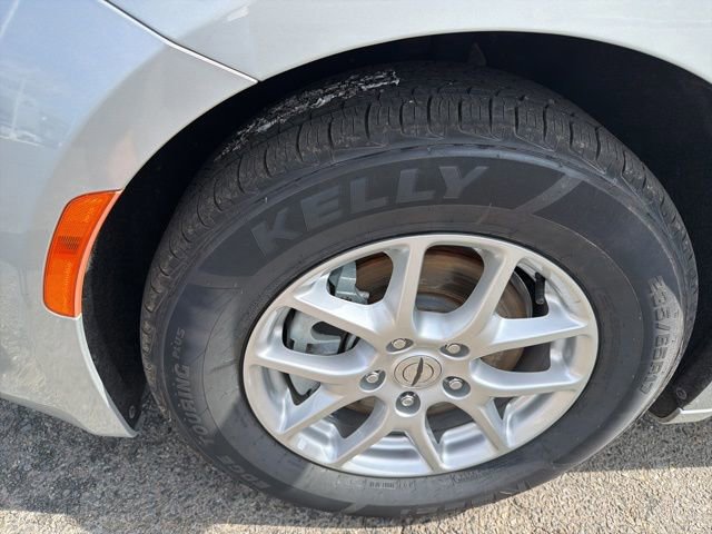 Used 2022 Chrysler Voyager LX image 8