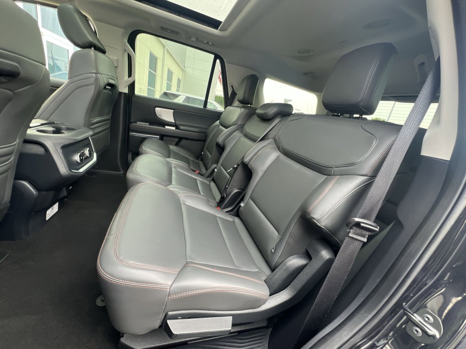 Certified 2025 Ford Expedition Active AWD/4WD image 33