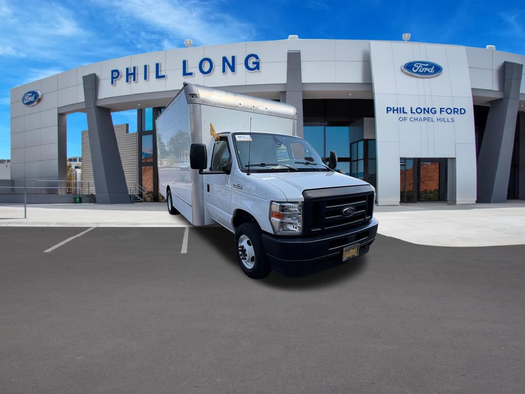 Certified 2023 Ford E-450 and Econoline 450 Super Duty w/ Driver's Safety Package RWD image 7