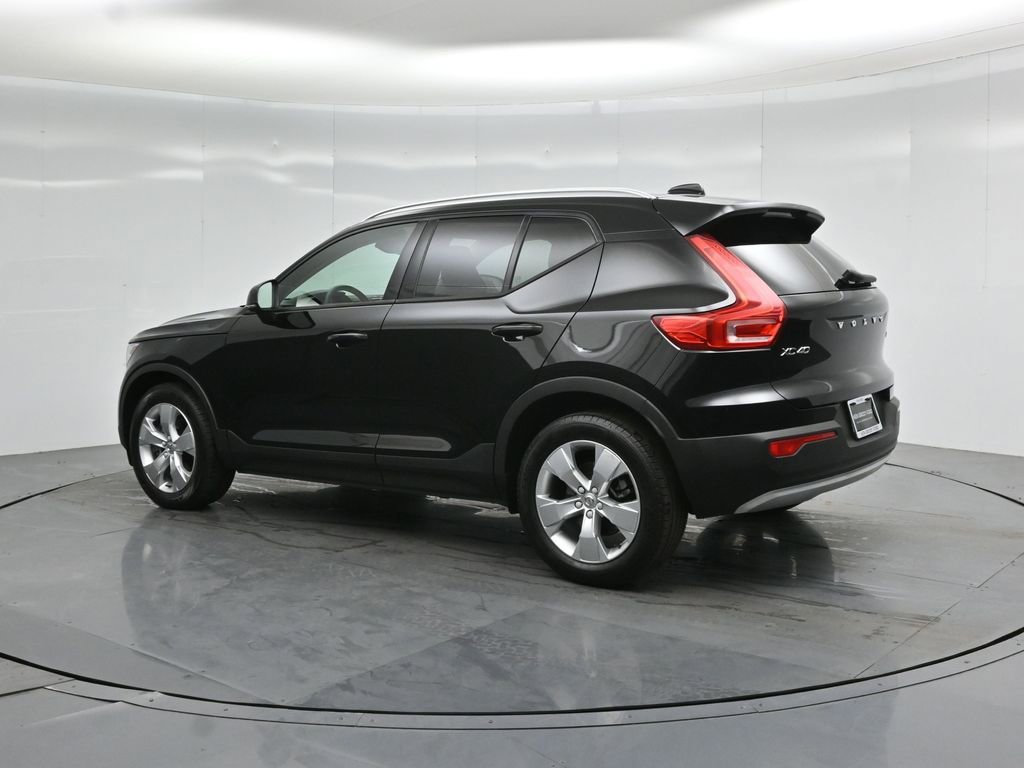 Used 2022 Volvo XC40 T5 Momentum image 6