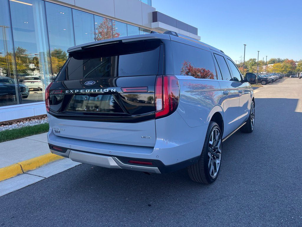 Certified 2025 Ford Expedition Max Platinum w/ Platinum Ultimate Package AWD/4WD image 9