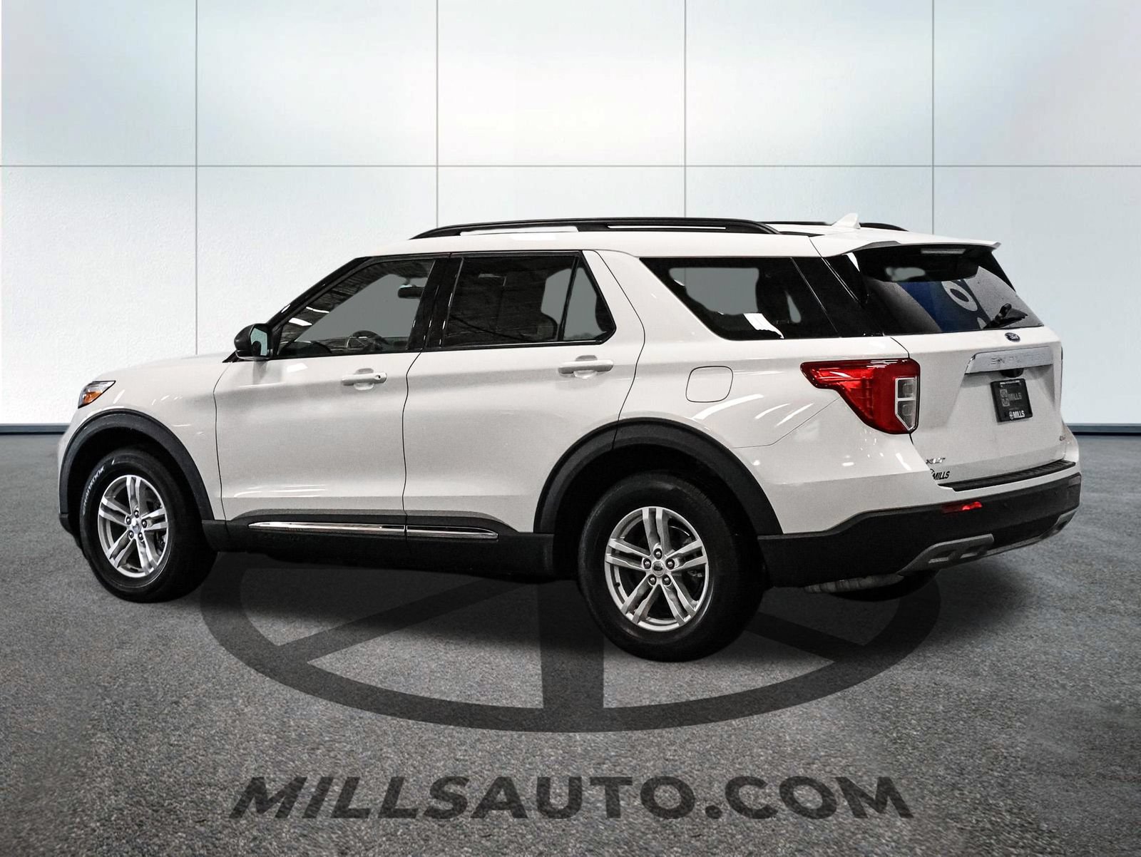 Certified 2023 Ford Explorer XLT w/ Equipment Group 202A AWD/4WD image 4