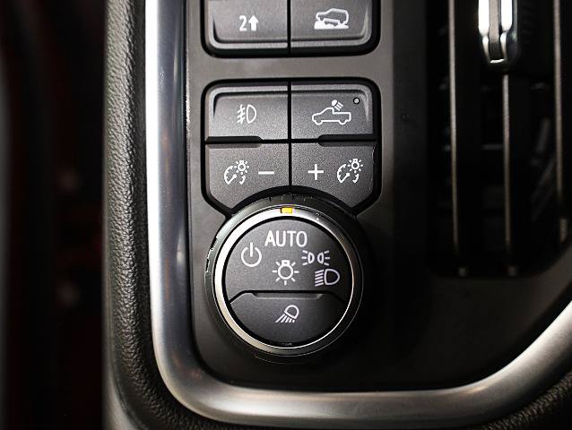 Used 2019 Chevrolet Silverado 1500 LTZ w/ LTZ Convenience Package AWD/4WD image 21