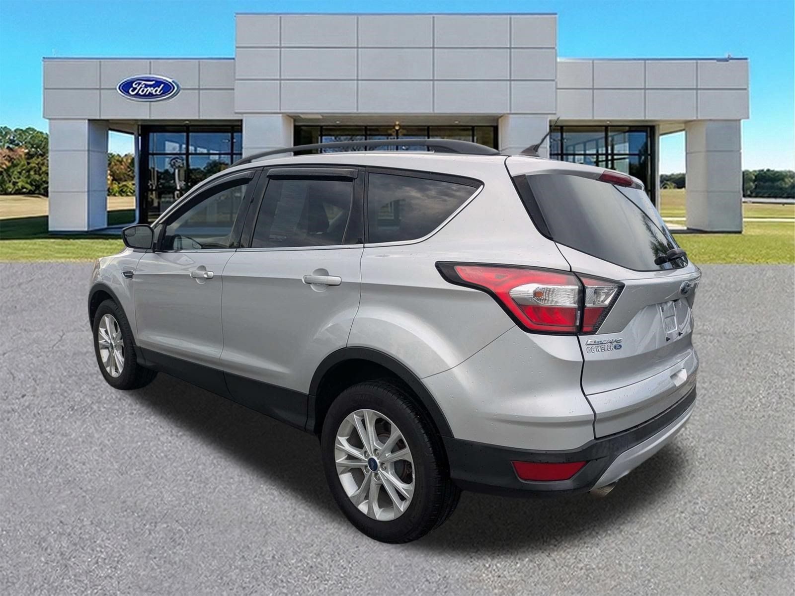 Certified 2018 Ford Escape SE w/ SE Sync 3 Package FWD image 3