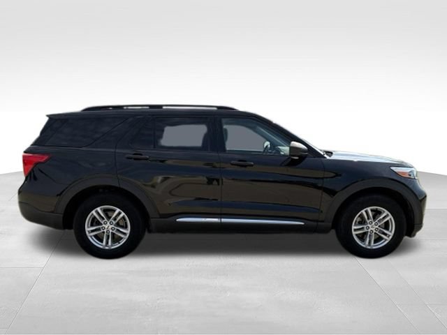 Certified 2022 Ford Explorer XLT w/ Equipment Group 202A AWD/4WD image 24