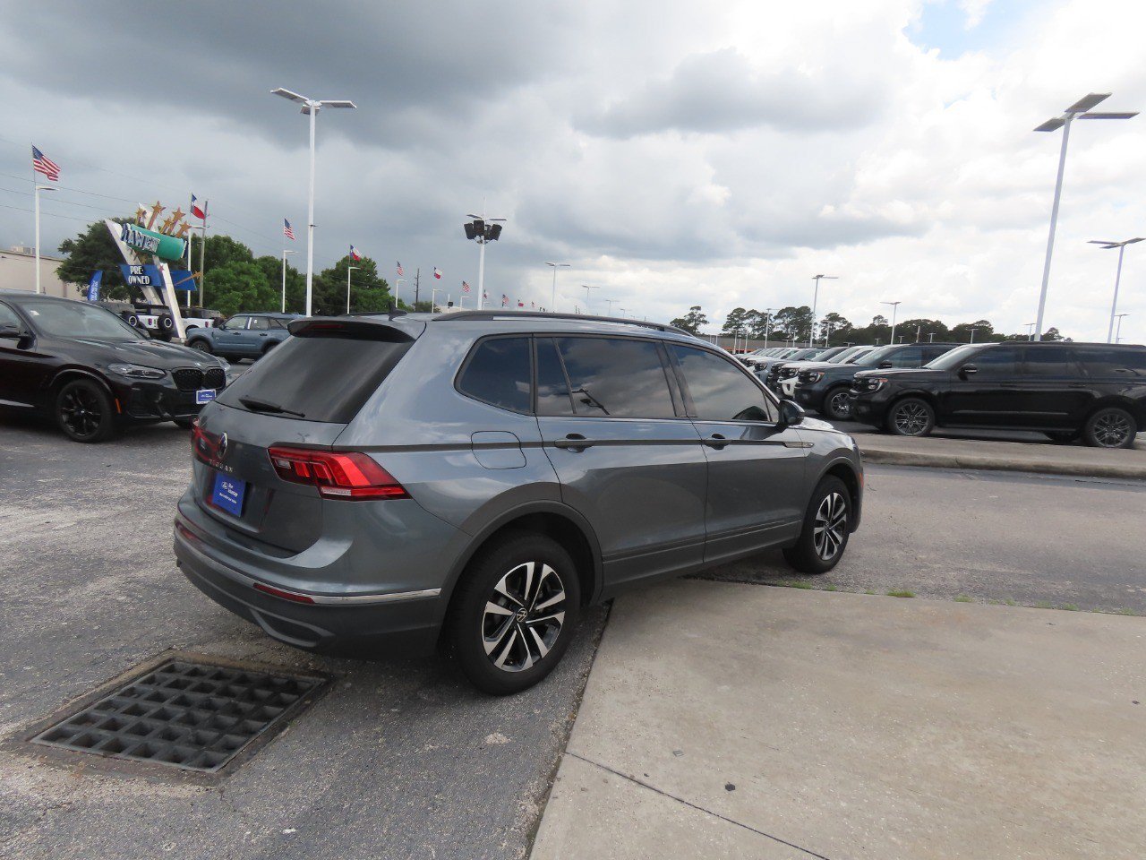 Used 2022 Volkswagen Tiguan S FWD image 9