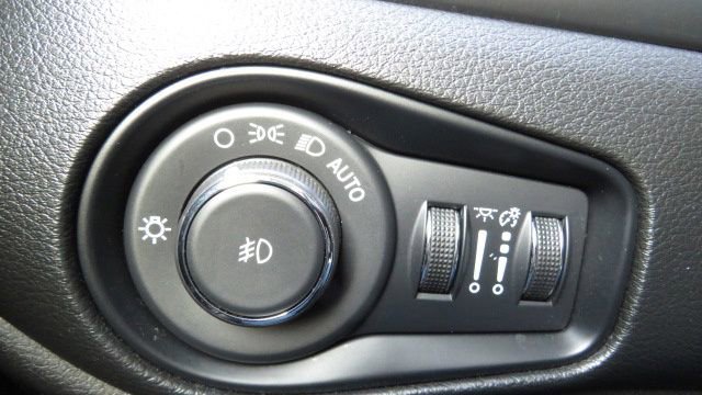 Used 2022 Jeep Renegade Trailhawk image 26