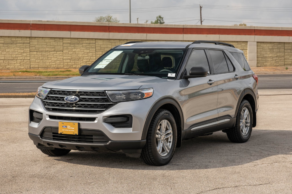 Certified 2023 Ford Explorer XLT RWD image 4