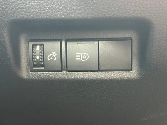 Used 2025 Toyota RAV4 XLE FWD image 28