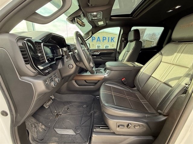 Used 2023 Chevrolet Silverado 1500 High Country w/ High Country Premium Package AWD/4WD image 8