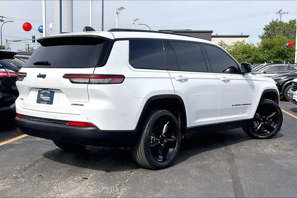 Used 2024 Jeep Grand Cherokee L Limited w/ Black Appearance Package AWD/4WD image 12