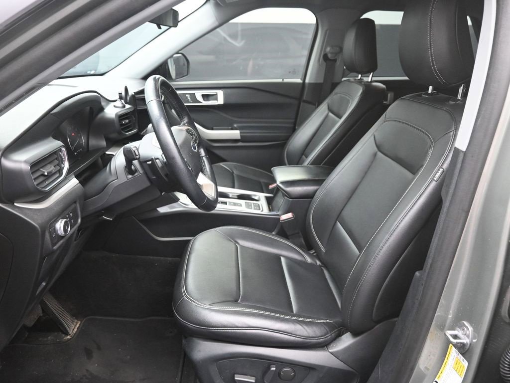 Certified 2020 Ford Explorer XLT w/ Equipment Group 202A image 18