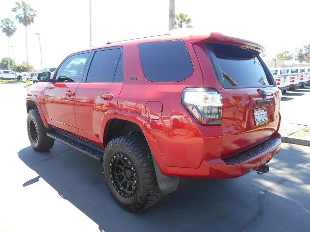 Used 2018 Toyota 4Runner SR5 AWD/4WD image 3