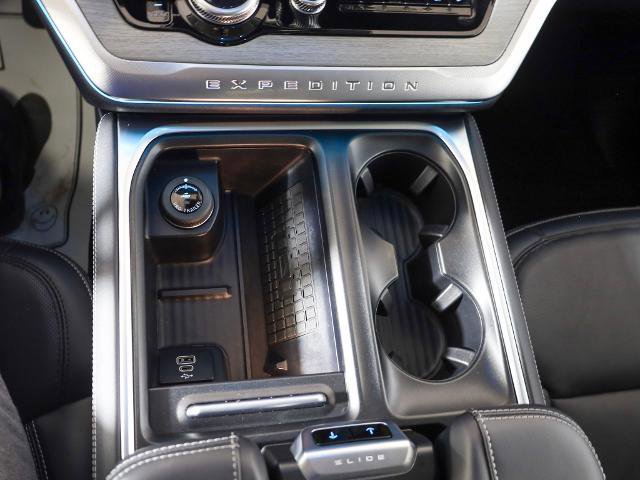 Certified 2025 Ford Expedition Platinum image 17
