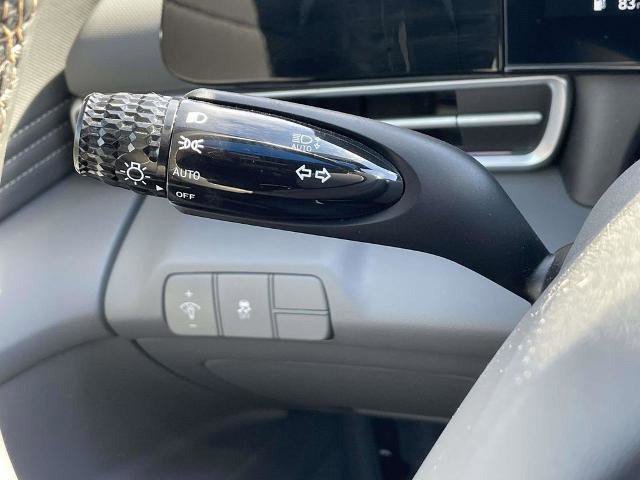 Used 2025 Hyundai Elantra SEL image 22