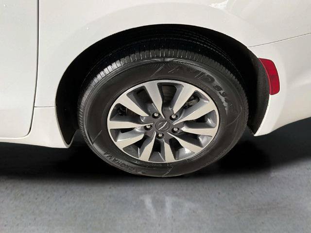 Used 2024 Chrysler Pacifica Limited FWD image 30