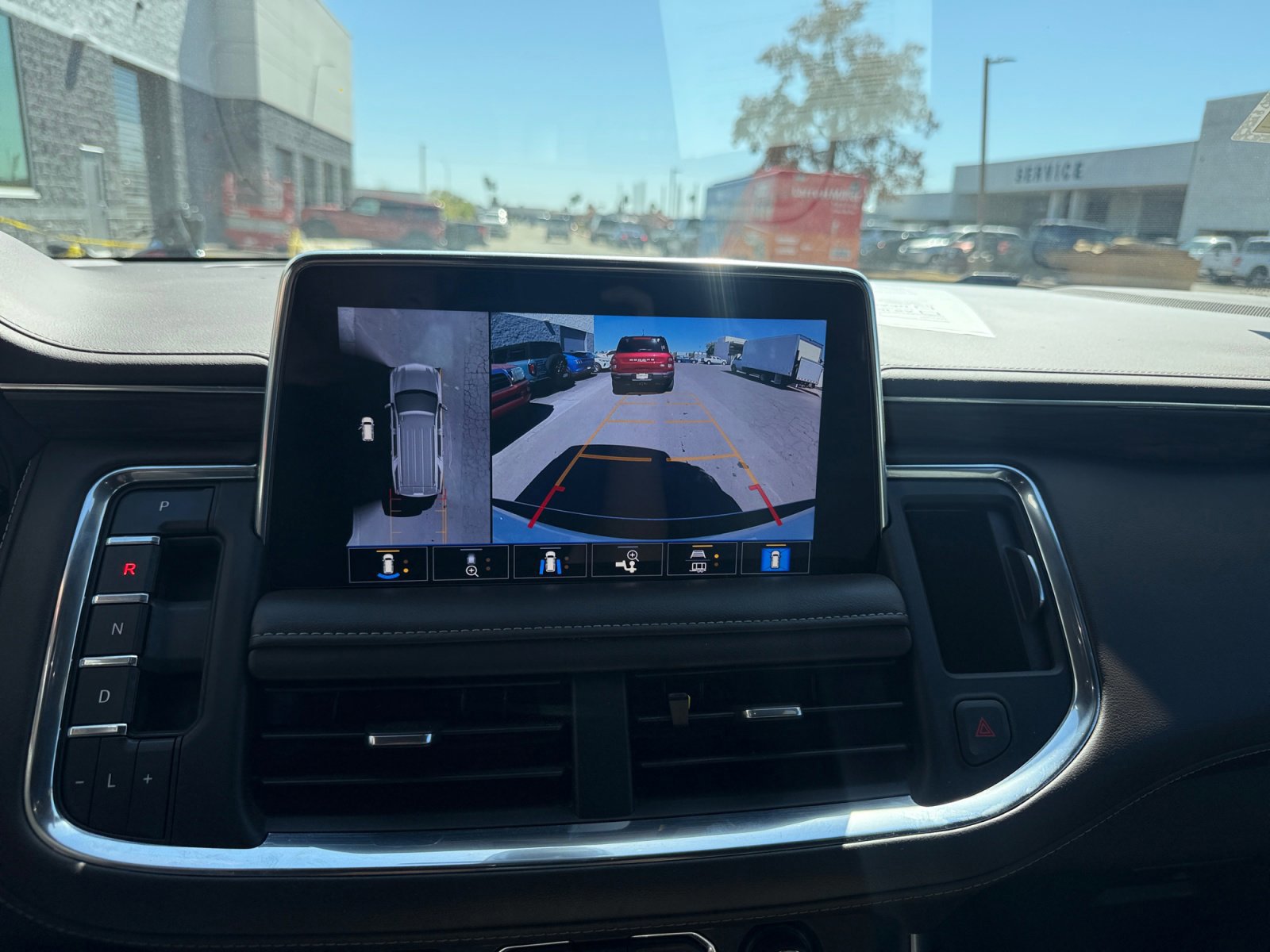 Used 2021 Chevrolet Tahoe LT w/ LT Signature Package image 24