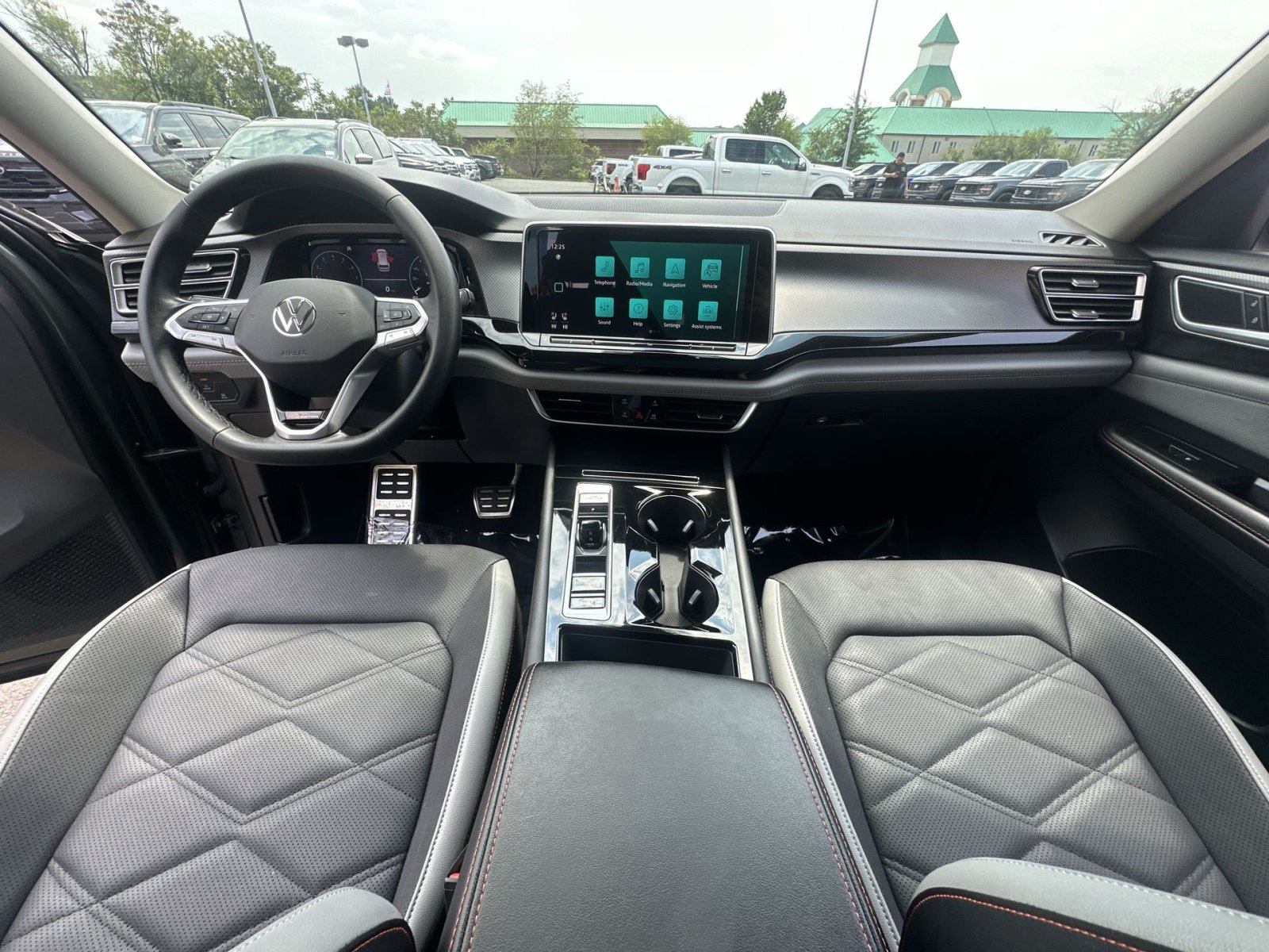 Used 2025 Volkswagen Atlas Peak Edition SE AWD/4WD image 30