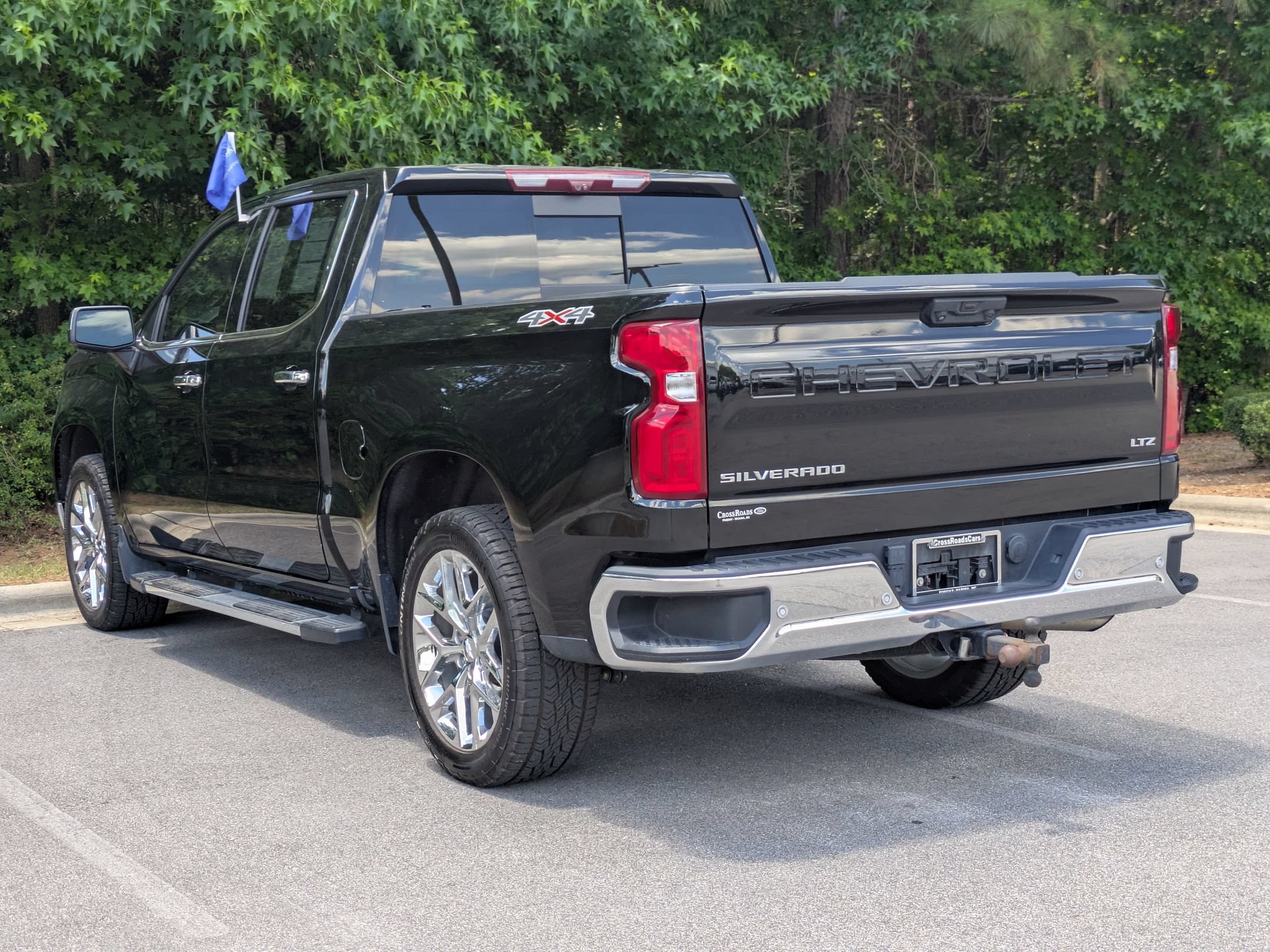 Used 2023 Chevrolet Silverado 1500 LTZ w/ Technology Package AWD/4WD image 5