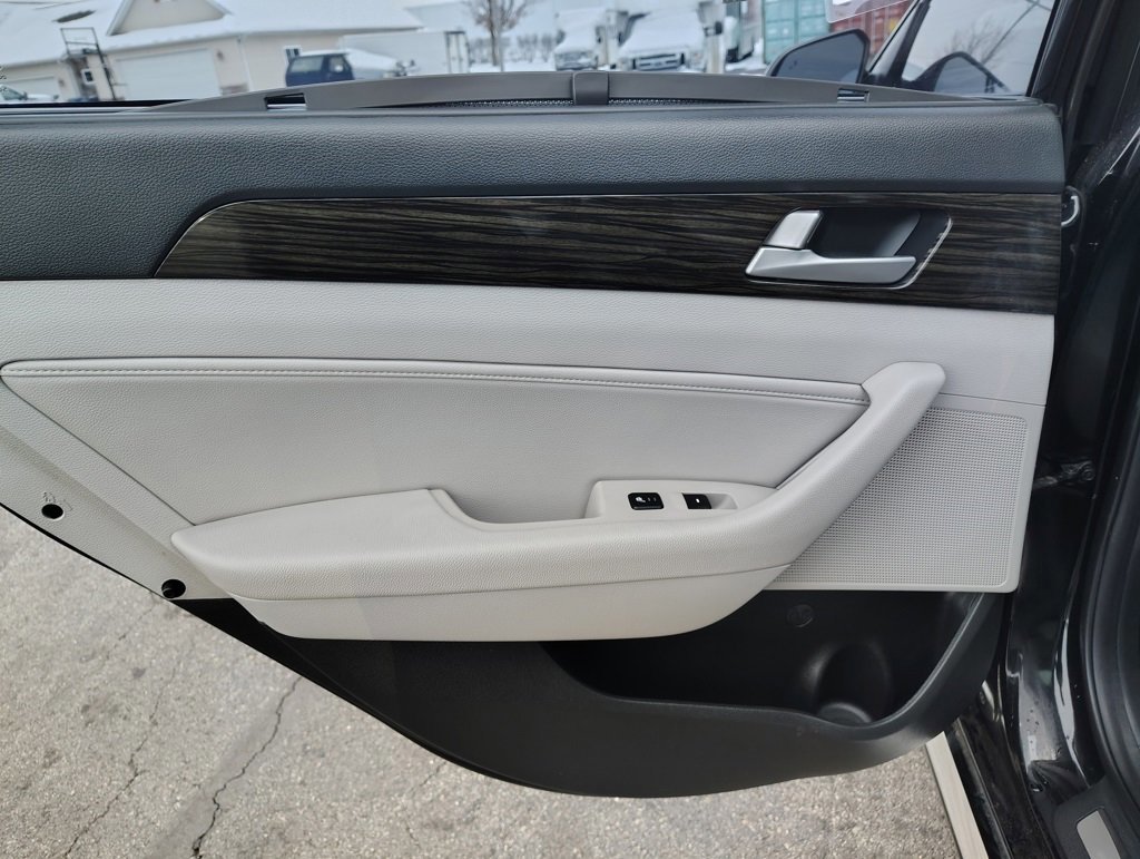 Used 2017 Hyundai Sonata Limited w/ Tech Package 03 image 22