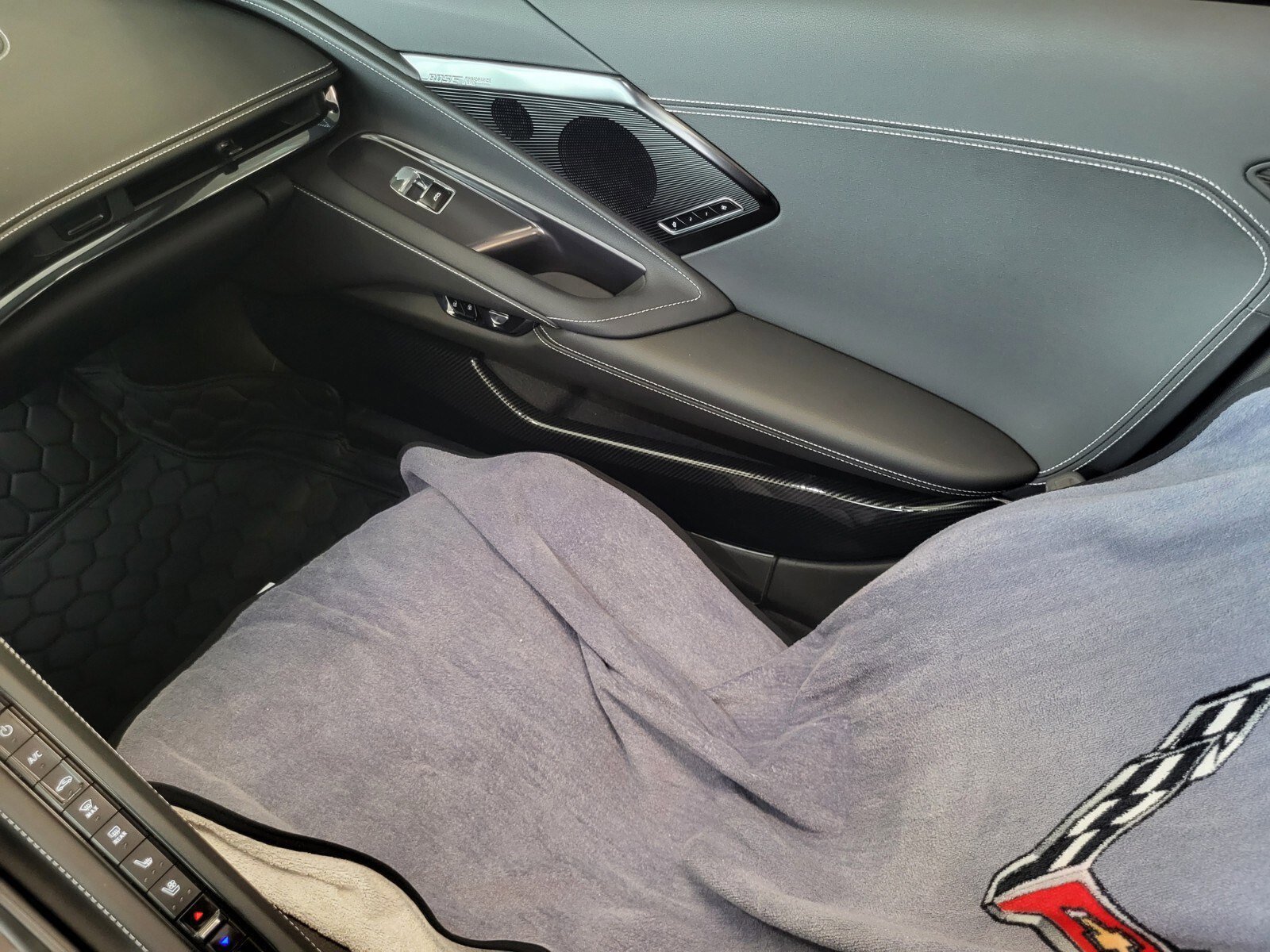 Used 2024 Chevrolet Corvette Stingray Preferred Cpe w/ Stealth Interior Trim Package image 11