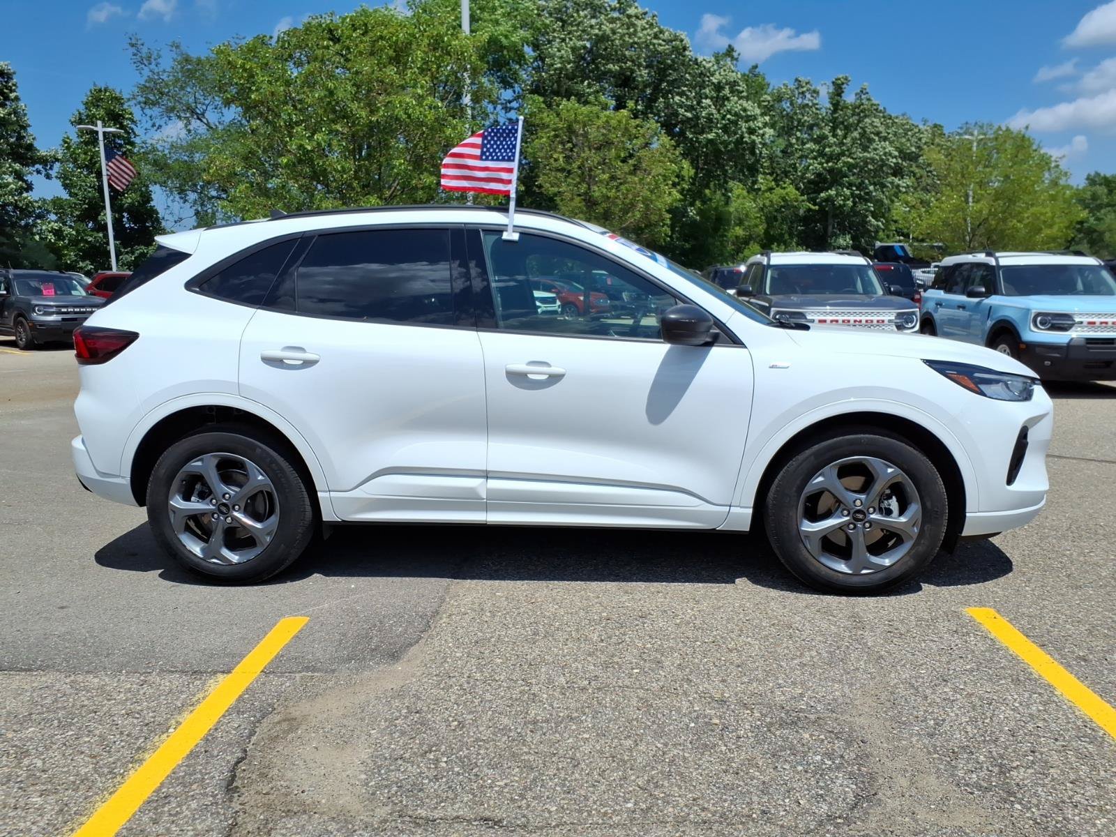 Certified 2023 Ford Escape ST-Line w/ Tech Pack #1 AWD/4WD image 9