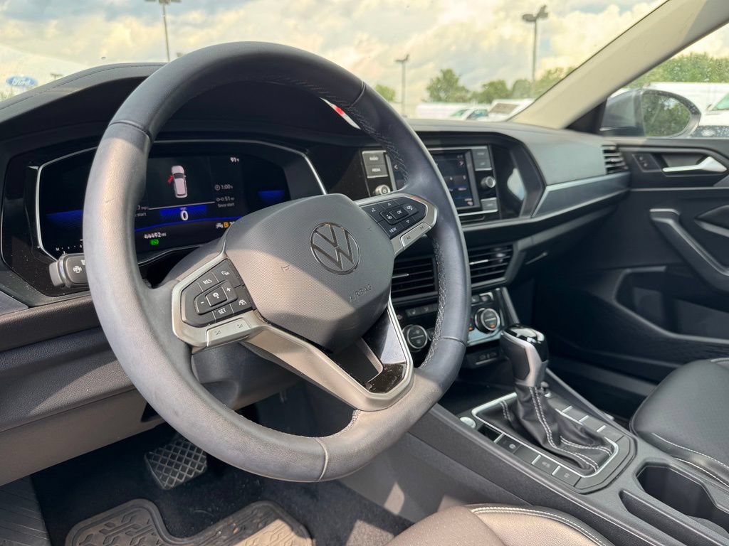 Used 2022 Volkswagen Jetta SE FWD image 17
