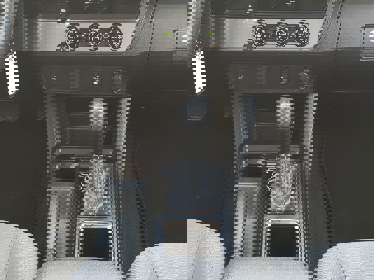 Used 2018 Toyota Tacoma SR w/ SR Convenience Package image 17