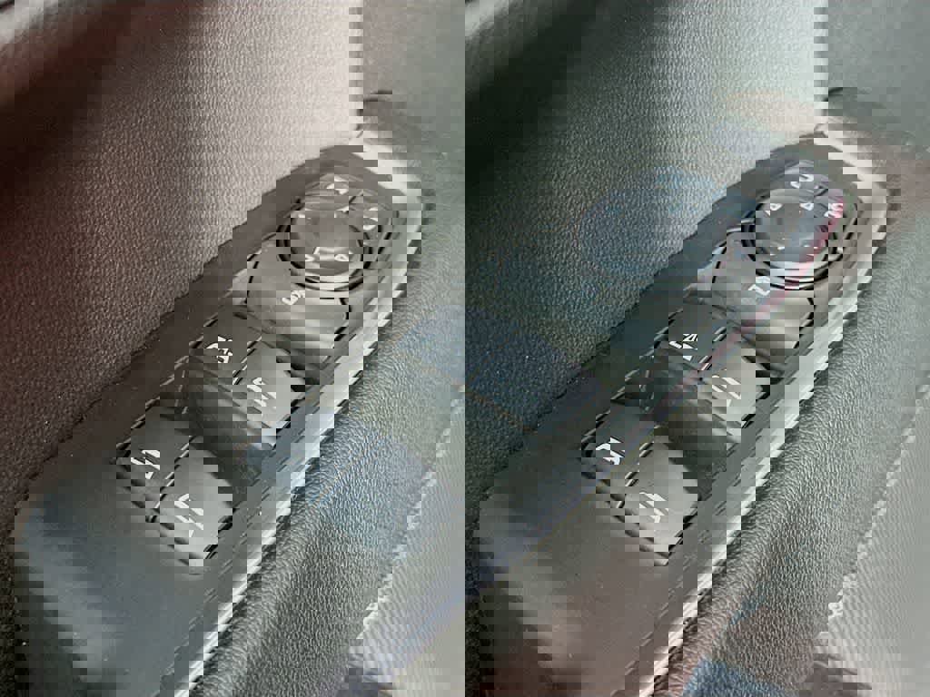 Used 2025 Chevrolet Silverado 1500 LT image 29