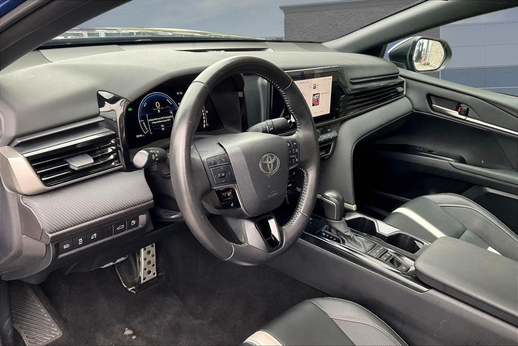 Used 2025 Toyota Camry SE FWD image 17