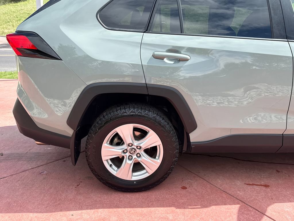 Used 2021 Toyota RAV4 XLE AWD/4WD image 33