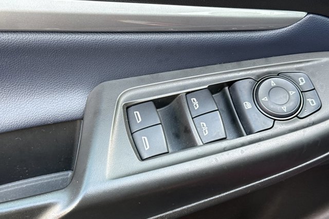 Used 2022 Chevrolet Bolt EUV Premier image 11