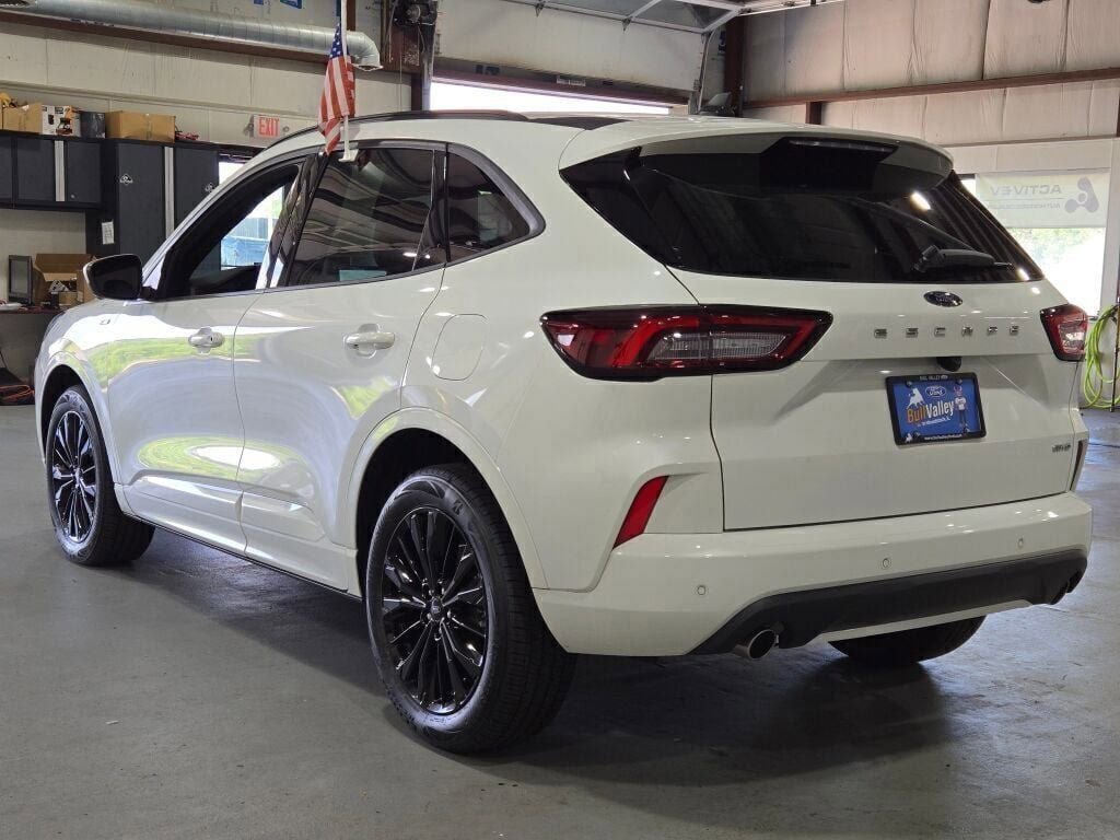 Certified 2023 Ford Escape ST-Line Elite AWD/4WD image 2