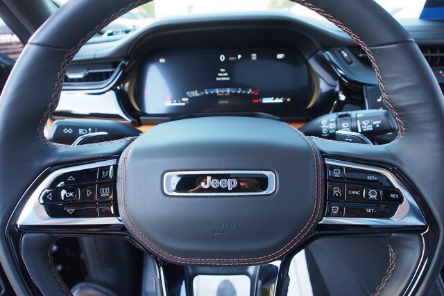 Used 2026 Jeep Grand Cherokee Summit AWD/4WD image 24