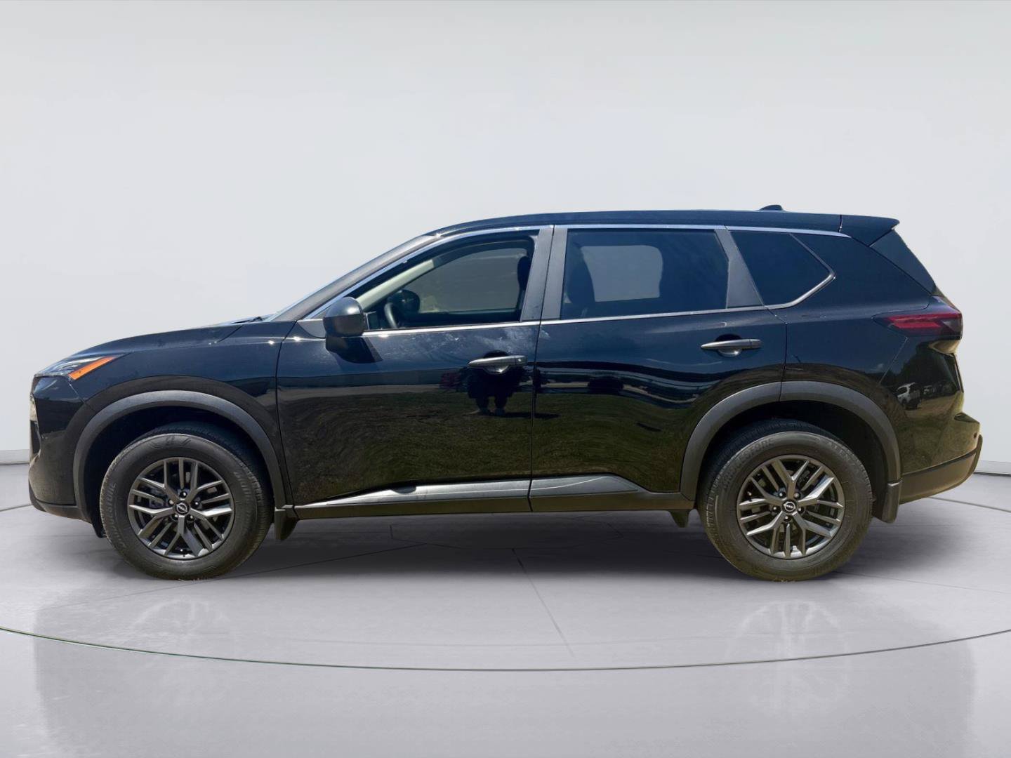 Used 2025 Nissan Rogue S FWD image 8