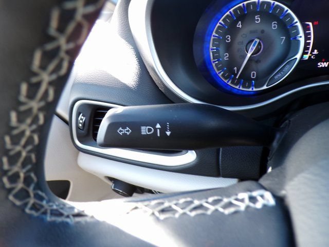 Used 2024 Chrysler Pacifica Touring-L FWD image 19