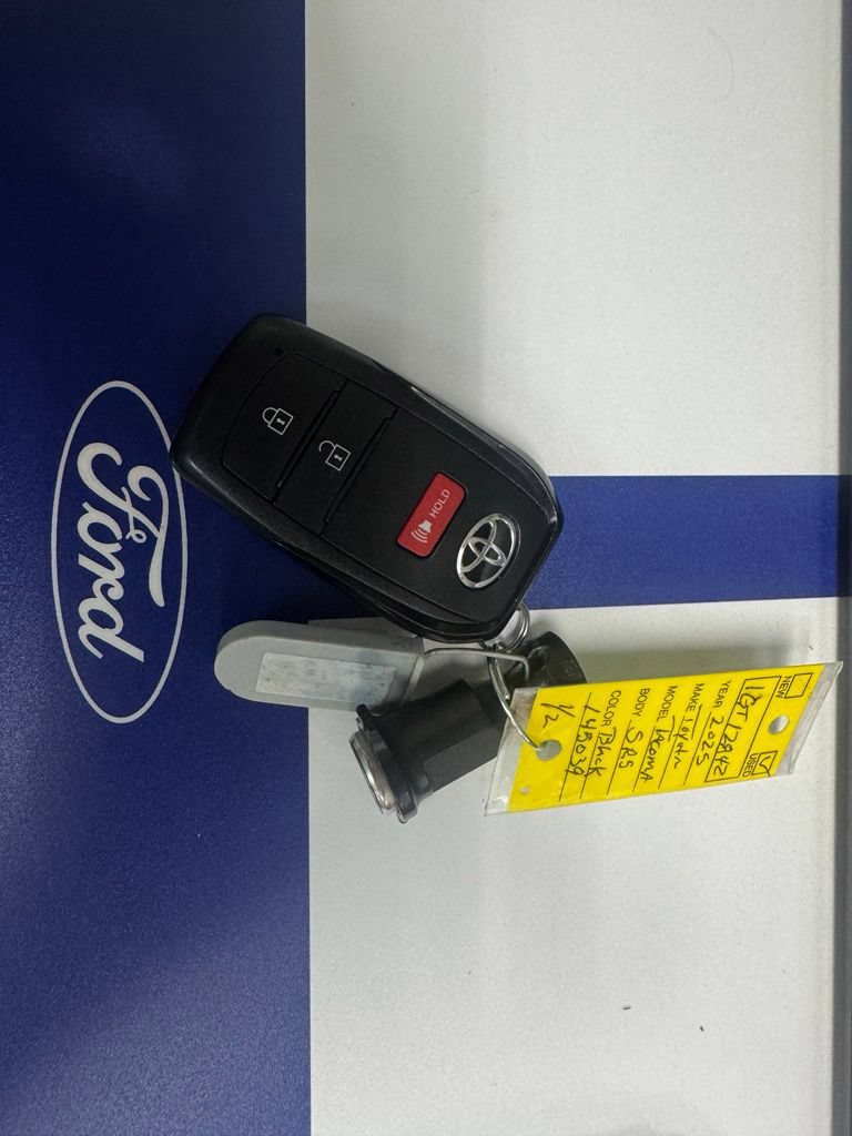 Used 2025 Toyota Tacoma SR5 AWD/4WD image 12