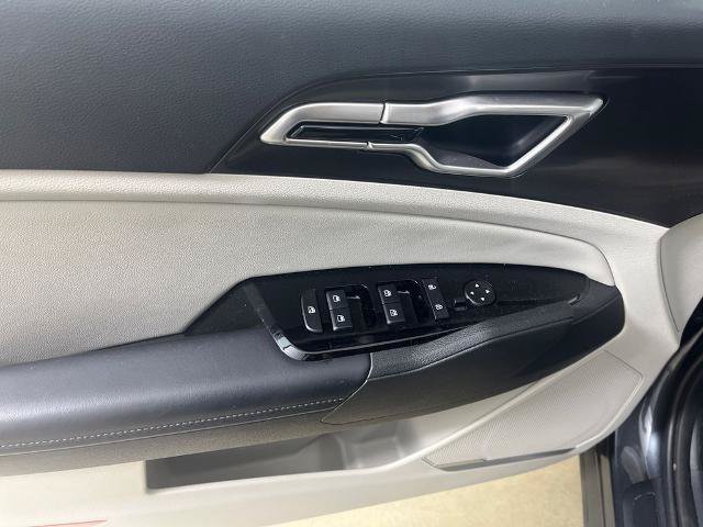 Used 2025 Kia Sportage EX FWD image 16
