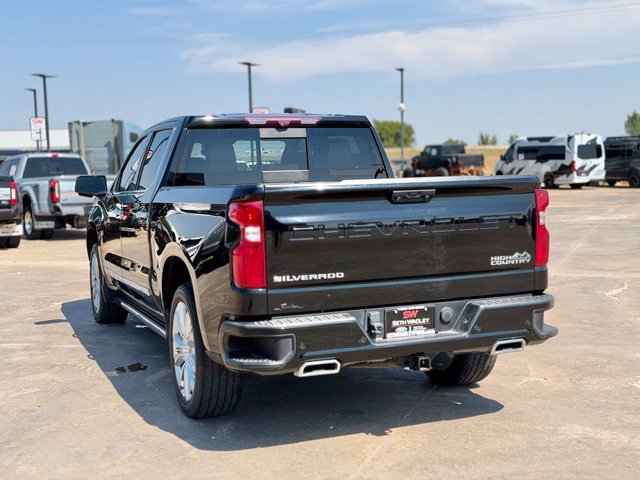 Used 2023 Chevrolet Silverado 1500 High Country w/ Technology Package AWD/4WD image 3