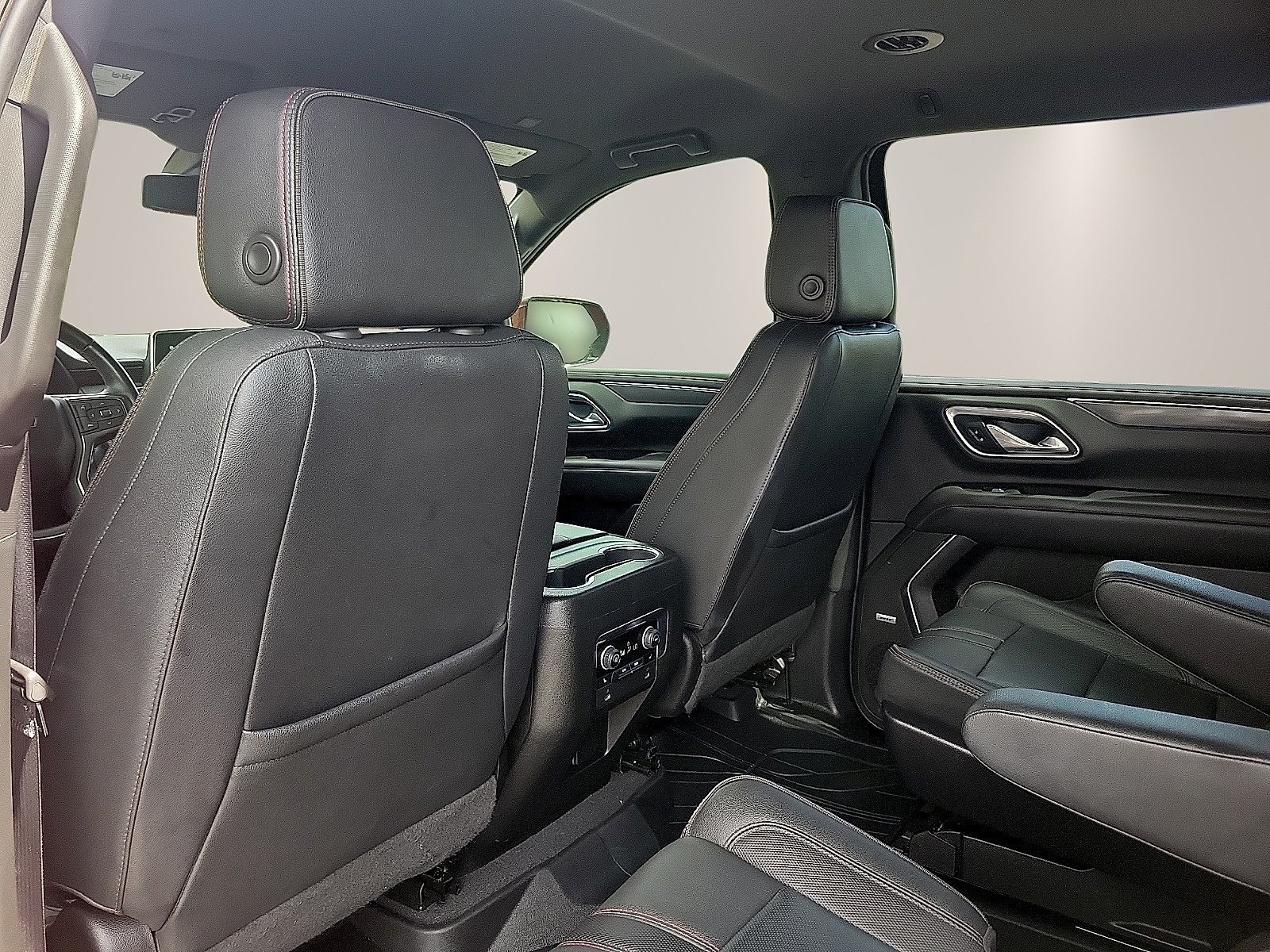 Used 2022 Chevrolet Suburban RST w/ Luxury Package AWD/4WD image 10