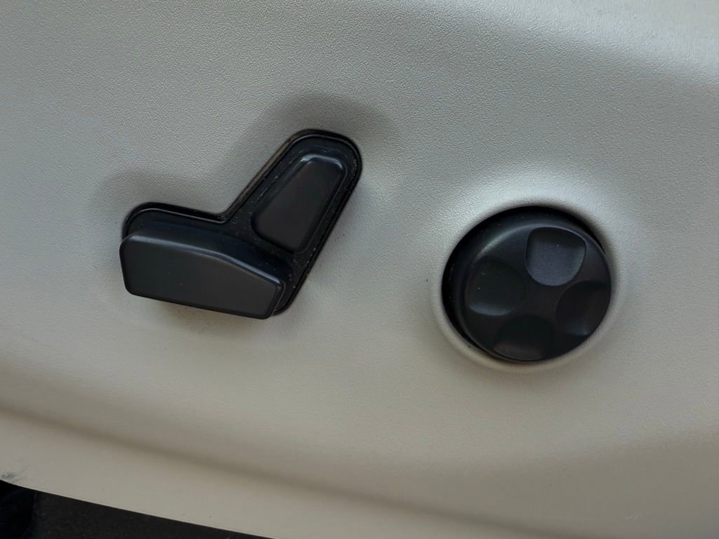 Used 2021 Chrysler Pacifica Touring-L image 22