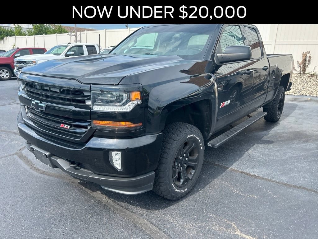 Used 2017 Chevrolet Silverado 1500 LT w/ Midnight Edition AWD/4WD image 3