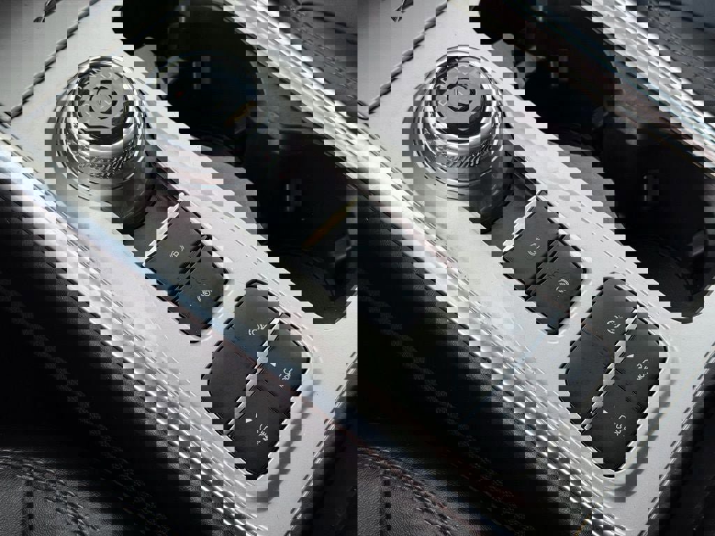 Certified 2022 Ford Explorer XLT w/ Equipment Group 202A image 39