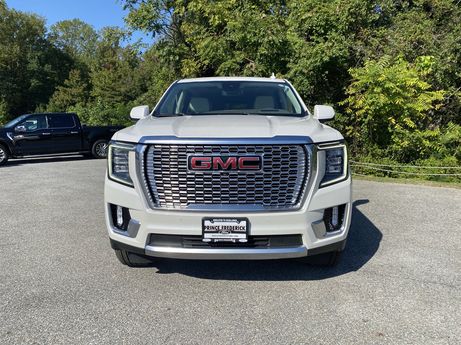 Used 2023 GMC Yukon XL Denali w/ Max Trailering Package AWD/4WD image 2