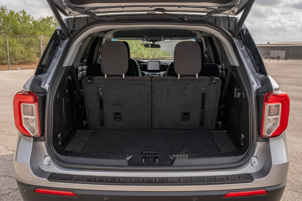 Certified 2023 Ford Explorer XLT RWD image 24