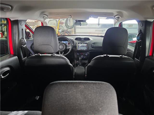 Used 2023 Jeep Renegade Latitude AWD/4WD image 18